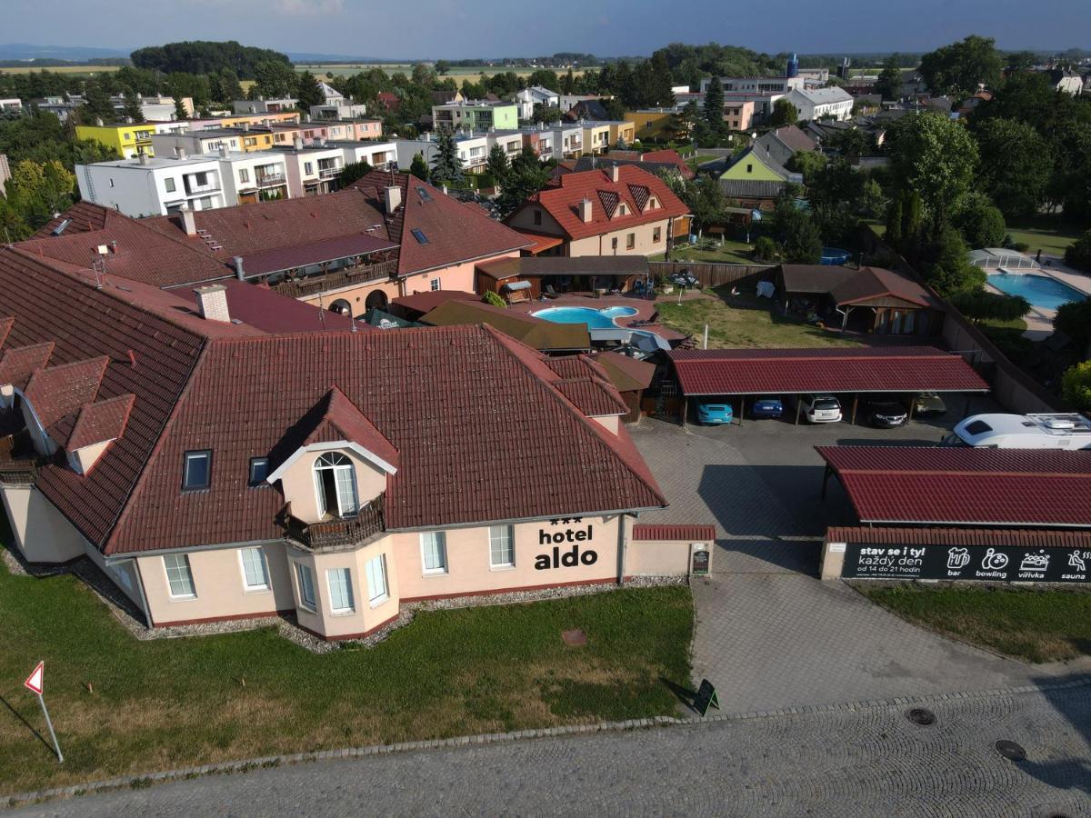 Hotel Aldo Unicov Exterior photo